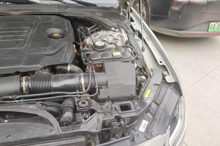 Used Jaguar XFL 2023 XFL 2.0T P250 Two-Wheel-Drive Elite Sport Gold Edition Engine Bay Left