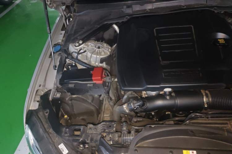 Used Jaguar XFL 2023 XFL 2.0T P250 Two-Wheel-Drive Elite Sport Edition Engine Bay Right