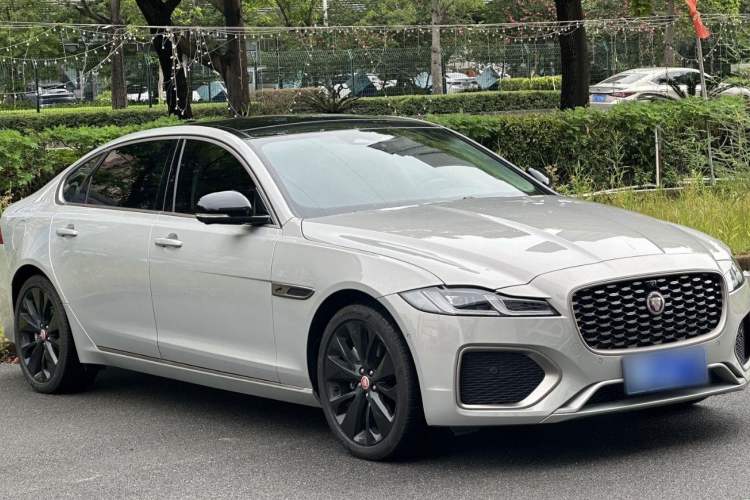 Used Jaguar XFL 2023 XFL 2.0T P250 Two-Wheel-Drive Prestige Luxury Gold Edition Exterior 2