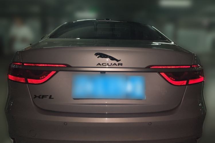 Used Jaguar XFL 2023 XFL 2.0T P250 Two-Wheel-Drive Prestige Luxury Gold Edition Exterior 4