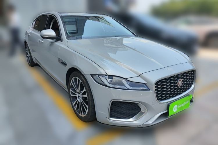 Used Jaguar XFL 2023 XFL 2.0T P250 Two-Wheel-Drive Prestige Luxury Gold Edition Front Right 45 Deg