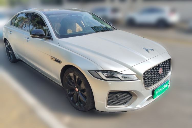 Used Jaguar XFL 2023 XFL 2.0T P250 Two-Wheel-Drive Prestige Luxury Gold Edition Front Right 45 Deg