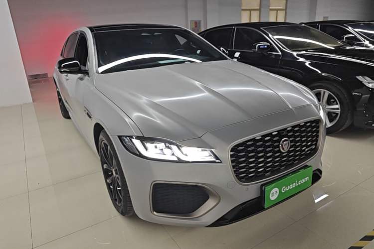 Used Jaguar XFL 2023 XFL 2.0T P250 Two-Wheel-Drive Elite Sport Gold Edition Front Right 45 Deg