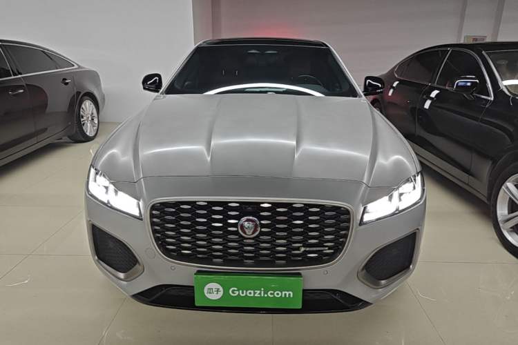 Used Jaguar XFL 2023 XFL 2.0T P250 Two-Wheel-Drive Elite Sport Gold Edition Front