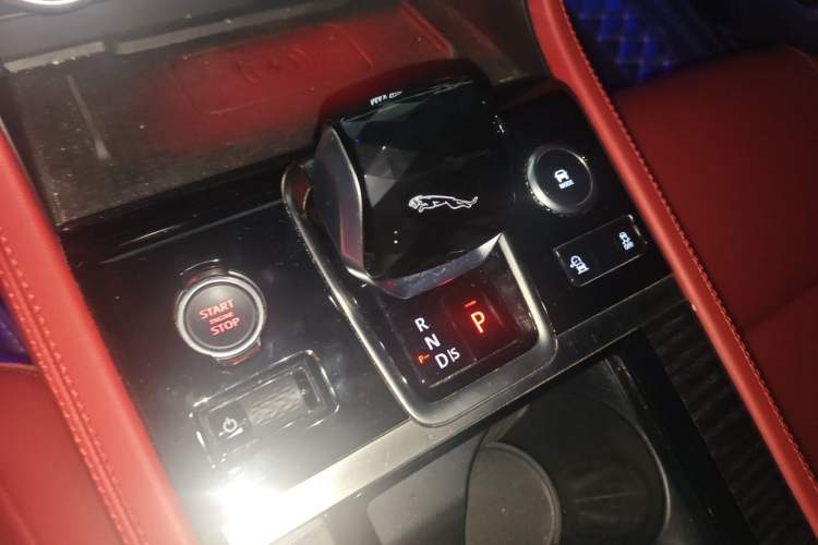 Used Jaguar XFL 2023 XFL 2.0T P250 Two-Wheel-Drive Elite Sport Edition Gear Lever