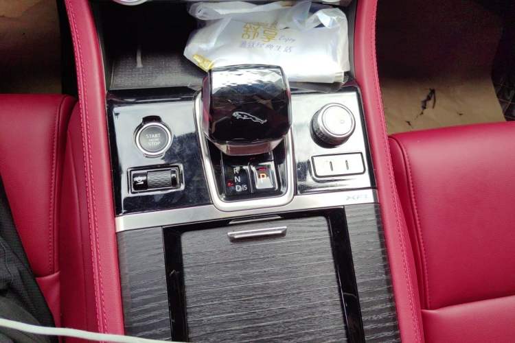 Used Jaguar XFL 2023 XFL 2.0T P250 Two-Wheel-Drive Elite Sport Edition Gear Lever