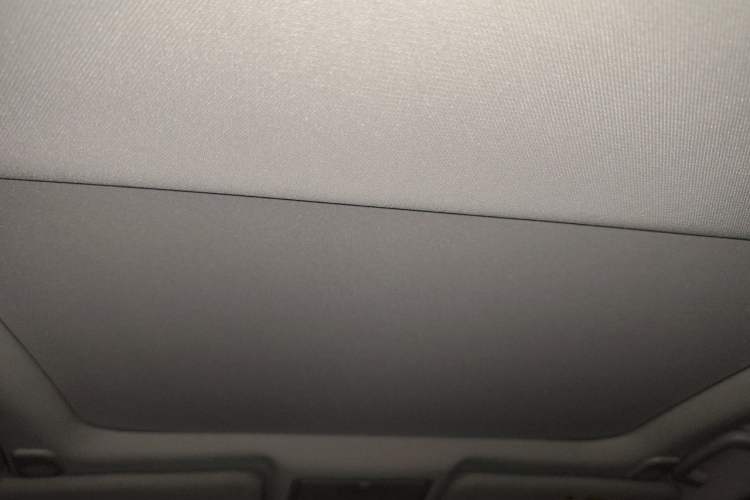 Used Jaguar XFL 2023 XFL 2.0T P250 Two-Wheel-Drive Prestige Luxury Gold Edition Headliner