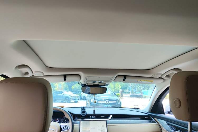 Used Jaguar XFL 2023 XFL 2.0T P250 Two-Wheel-Drive Prestige Luxury Gold Edition Headliner