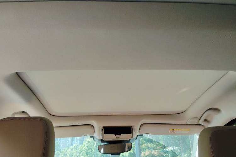 Used Jaguar XFL 2023 XFL 2.0T P250 Two-Wheel-Drive Prestige Luxury Gold Edition Headliner