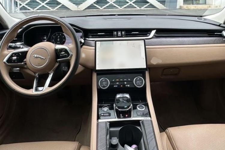 Used Jaguar XFL 2023 XFL 2.0T P250 Two-Wheel-Drive Prestige Luxury Gold Edition Interior 1