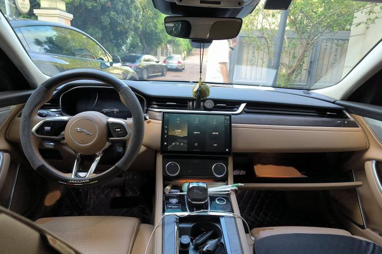Used Jaguar XFL 2023 XFL 2.0T P250 Two-Wheel-Drive Prestige Luxury Gold Edition Interior 2