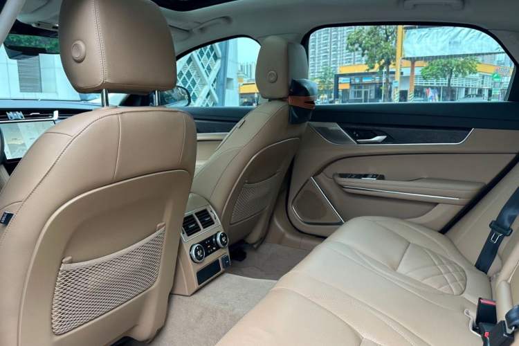 Used Jaguar XFL 2023 XFL 2.0T P250 Two-Wheel-Drive Prestige Luxury Gold Edition Interior 3