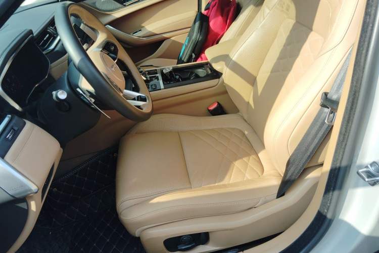 Used Jaguar XFL 2023 XFL 2.0T P250 Two-Wheel-Drive Prestige Luxury Gold Edition Left Front Seat