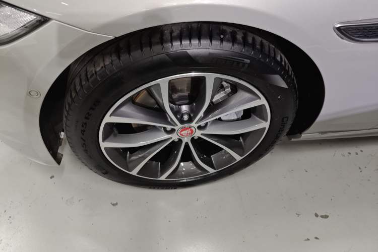 Used Jaguar XFL 2023 XFL 2.0T P250 Two-Wheel-Drive Elite Sport Edition Left Front Wheel Hub