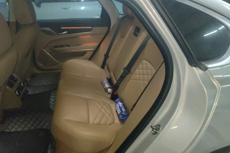 Used Jaguar XFL 2023 XFL 2.0T P250 Two-Wheel-Drive Luxury Deluxe Edition Left Rear Seat