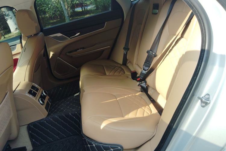Used Jaguar XFL 2023 XFL 2.0T P250 Two-Wheel-Drive Prestige Luxury Gold Edition Left Rear Seat