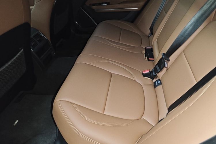 Used Jaguar XFL 2023 XFL 2.0T P250 Two-Wheel-Drive Elite Sport Gold Edition Left Rear Seat
