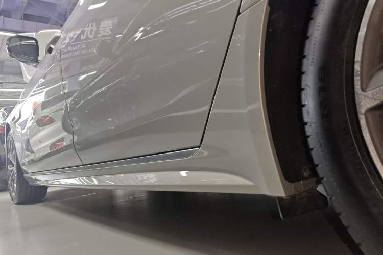 Used Jaguar XFL 2023 XFL 2.0T P250 Two-Wheel-Drive Elite Sport Edition Left Side Sill