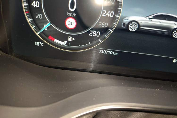 Used Jaguar XFL 2023 XFL 2.0T P250 Two-Wheel-Drive Prestige Luxury Gold Edition Odometer Close Up