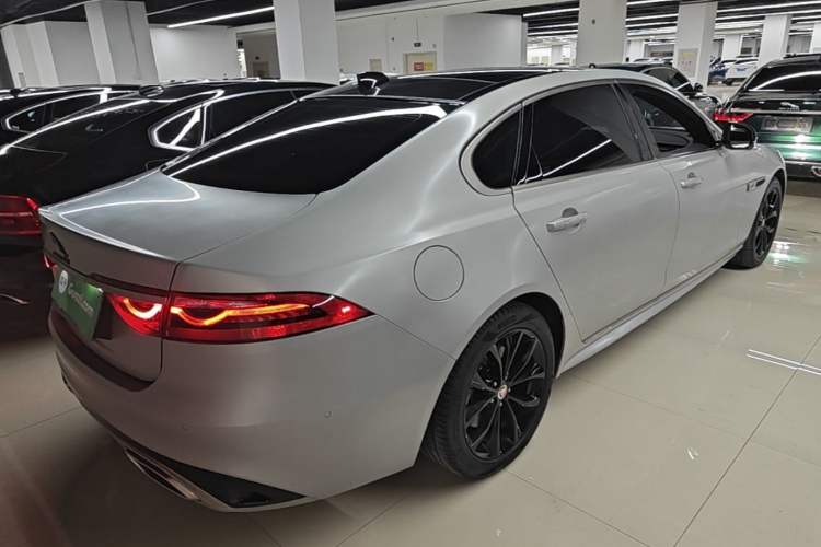 Used Jaguar XFL 2023 XFL 2.0T P250 Two-Wheel-Drive Elite Sport Gold Edition Rear Right 45 Deg