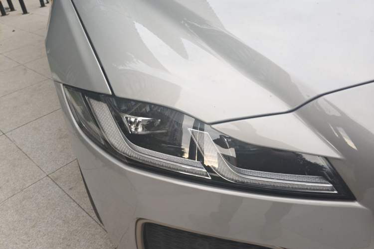 Used Jaguar XFL 2023 XFL 2.0T P250 Two-Wheel-Drive Elite Sport Gold Edition Right Front Headlight