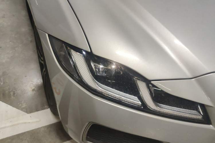 Used Jaguar XFL 2023 XFL 2.0T P250 Two-Wheel-Drive Luxury Deluxe Edition Right Front Headlight