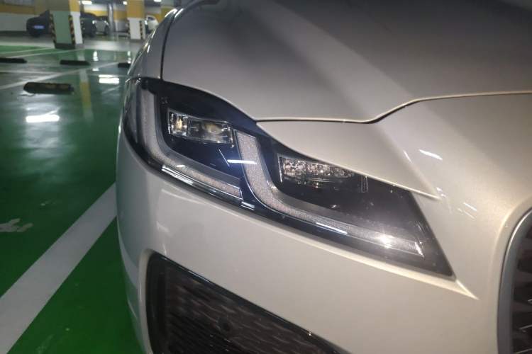 Used Jaguar XFL 2023 XFL 2.0T P250 Two-Wheel-Drive Elite Sport Edition Right Front Headlight