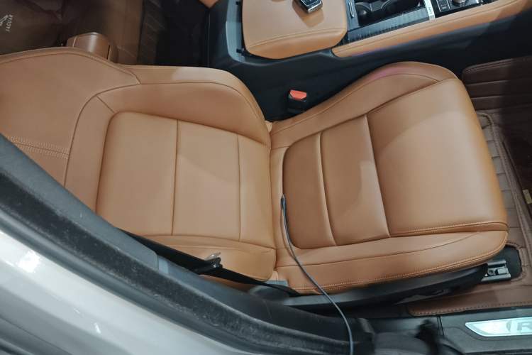 Used Jaguar XFL 2023 XFL 2.0T P250 Two-Wheel-Drive Elite Sport Edition Right Front Seat