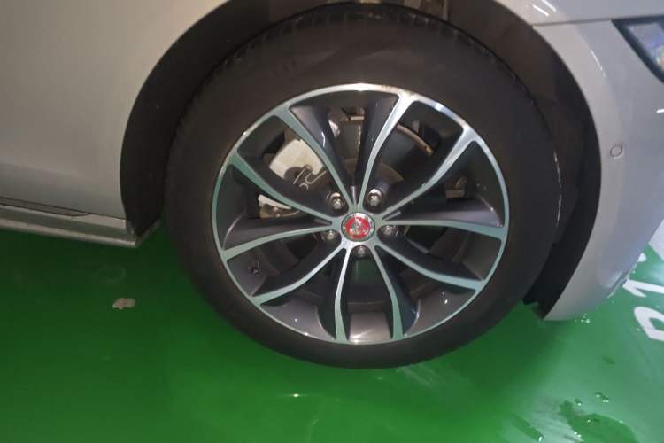 Used Jaguar XFL 2023 XFL 2.0T P250 Two-Wheel-Drive Elite Sport Edition Right Front Wheel Hub