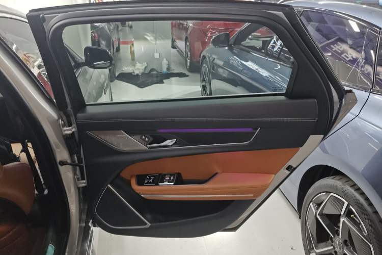 Used Jaguar XFL 2023 XFL 2.0T P250 Two-Wheel-Drive Elite Sport Edition Right Rear Door Interior