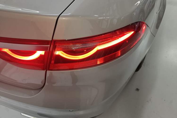 Used Jaguar XFL 2023 XFL 2.0T P250 Two-Wheel-Drive Elite Sport Edition Right Rear Taillight