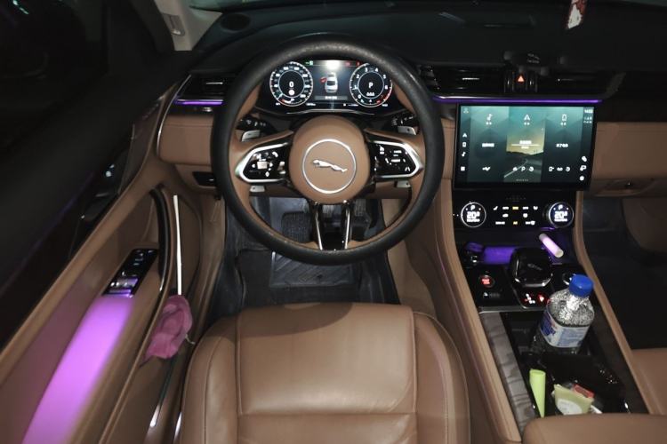 Used Jaguar XFL 2023 XFL 2.0T P250 Two-Wheel-Drive Prestige Luxury Gold Edition Steering Wheel