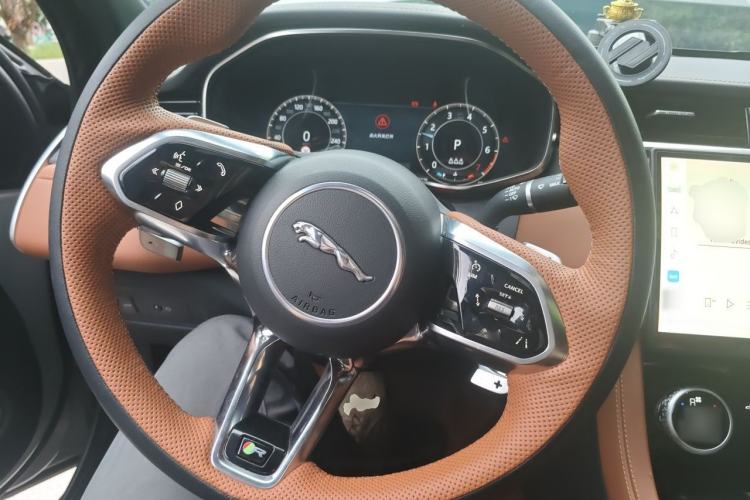 Used Jaguar XFL 2023 XFL 2.0T P250 Two-Wheel-Drive Elite Sport Gold Edition Steering Wheel