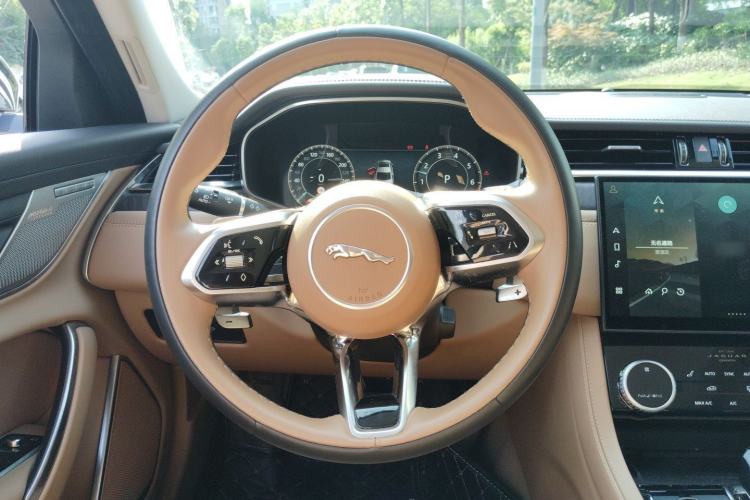 Used Jaguar XFL 2023 XFL 2.0T P250 Two-Wheel-Drive Prestige Luxury Gold Edition Steering Wheel