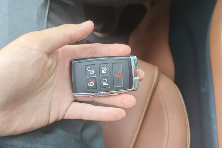 Used Jaguar XFL 2023 XFL 2.0T P250 Two-Wheel-Drive Elite Sport Gold Edition Vehicle Key