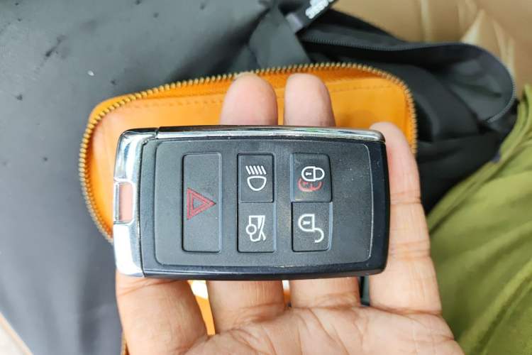 Used Jaguar XFL 2023 XFL 2.0T P250 Two-Wheel-Drive Prestige Luxury Gold Edition Vehicle Key