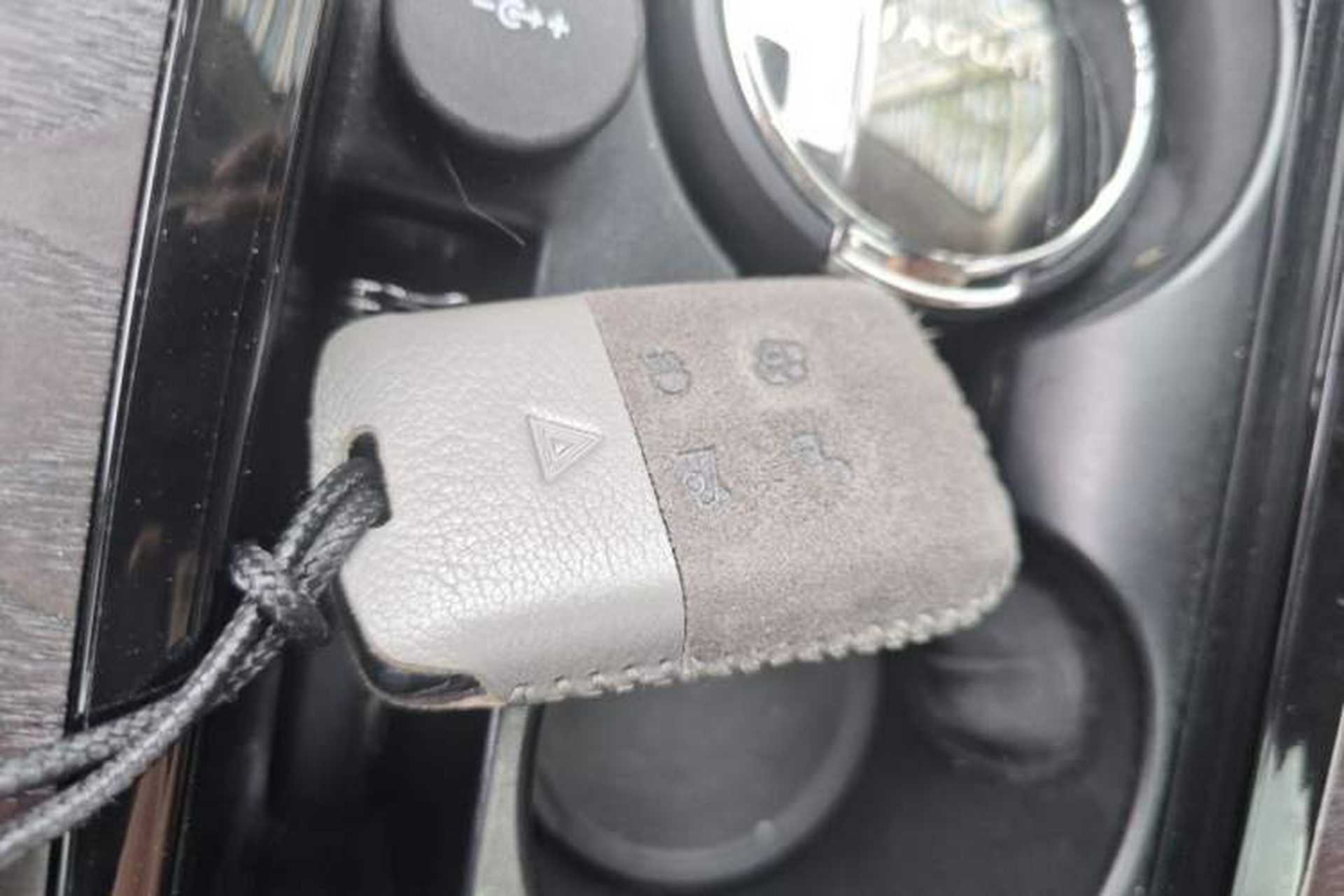 Used Jaguar XFL 2023 XFL 2.0T P250 Two-Wheel-Drive Prestige Luxury Gold Edition Vehicle Key