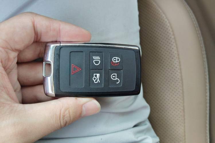 Used Jaguar XFL 2023 XFL 2.0T P250 Two-Wheel-Drive Prestige Luxury Gold Edition Vehicle Key