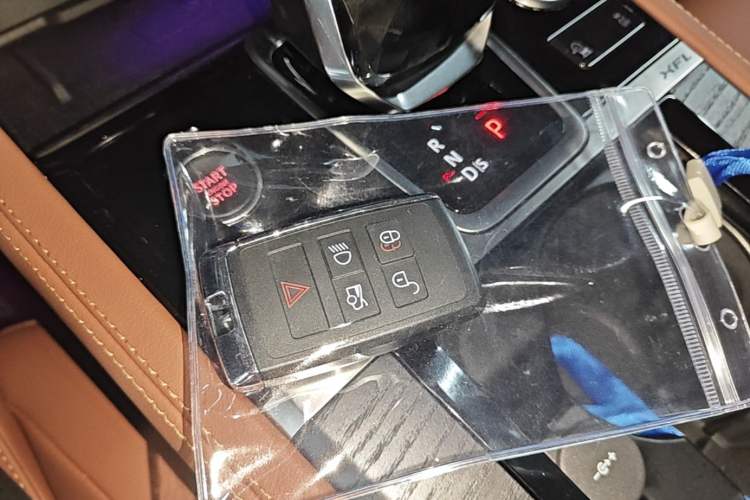 Used Jaguar XFL 2023 XFL 2.0T P250 Two-Wheel-Drive Elite Sport Gold Edition Vehicle Key