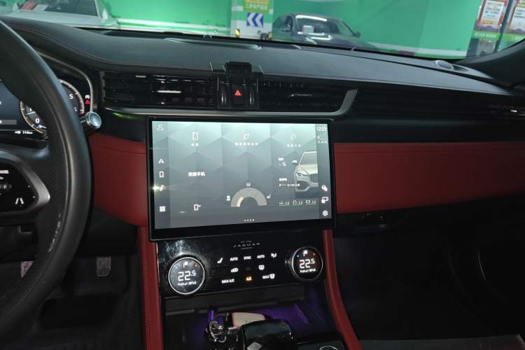 Used Jaguar XFL 2023 XFL 2.0T P250 Two-Wheel-Drive Elite Sport Edition Audio And AC Panel