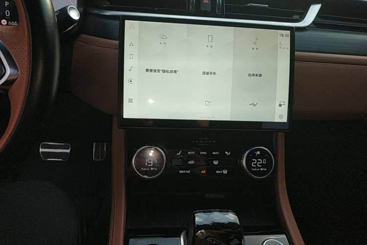 Used Jaguar XFL 2023 XFL 2.0T P300 Four-Wheel-Drive Flagship Sport Edition Audio And AC Panel