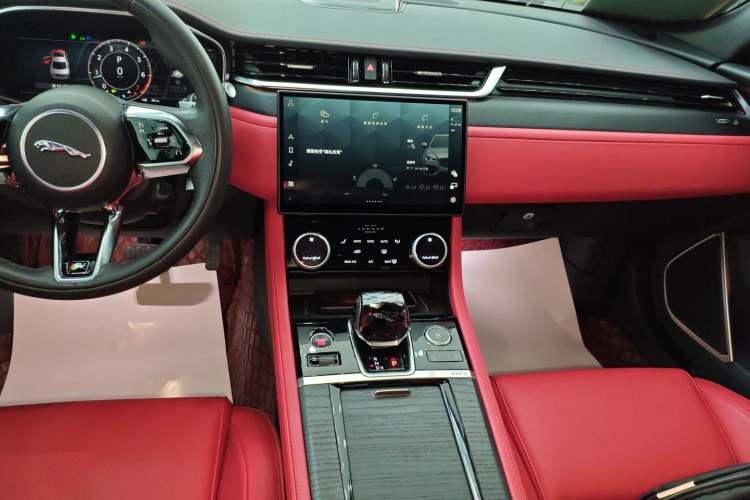 Used Jaguar XFL 2023 XFL 2.0T P250 Two-Wheel-Drive Elite Sport Gold Edition Audio And AC Panel