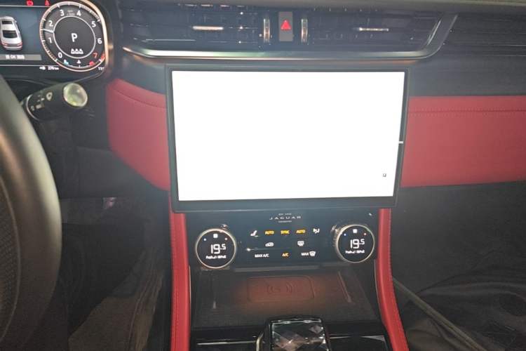 Used Jaguar XFL 2023 XFL 2.0T P250 Two-Wheel-Drive Elite Sport Edition Audio And AC Panel