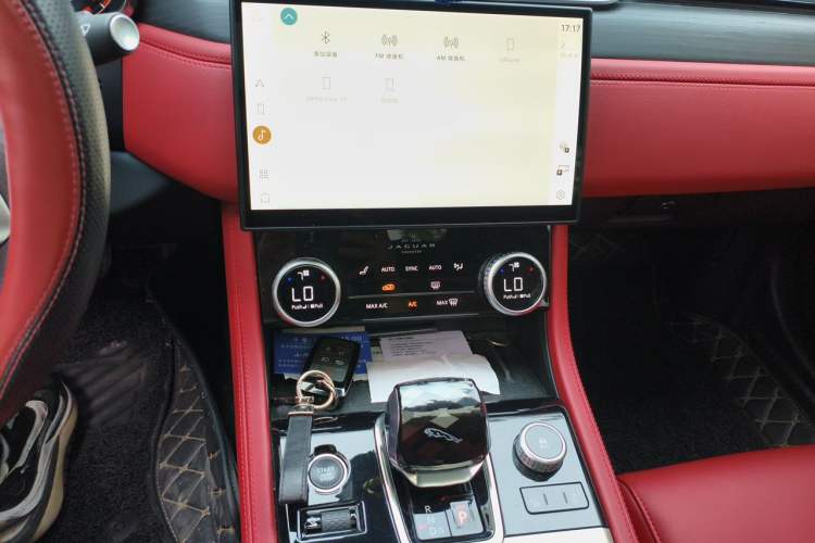 Used Jaguar XFL 2023 XFL 2.0T P250 Two-Wheel-Drive Elite Sport Edition Audio And AC Panel