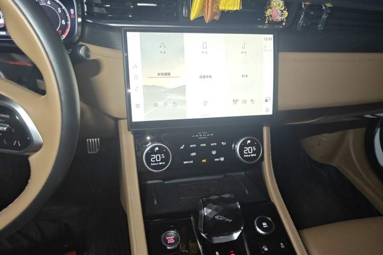 Used Jaguar XFL 2023 XFL 2.0T P250 Two-Wheel-Drive Luxury Deluxe Edition Audio And AC Panel