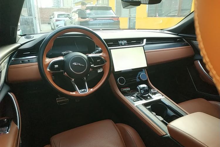 Used Jaguar XFL 2023 XFL 2.0T P300 Four-Wheel-Drive Flagship Sport Edition Center Console