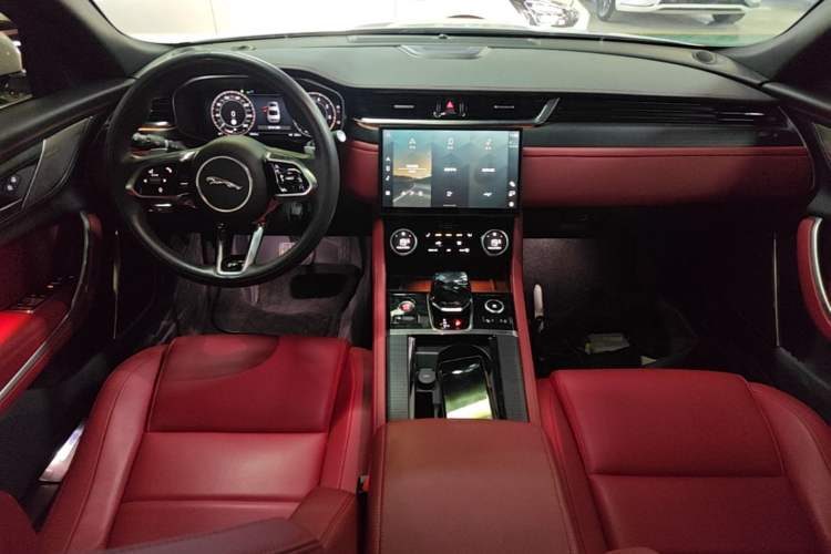 Used Jaguar XFL 2023 XFL 2.0T P250 Two-Wheel-Drive Elite Sport Edition Center Console