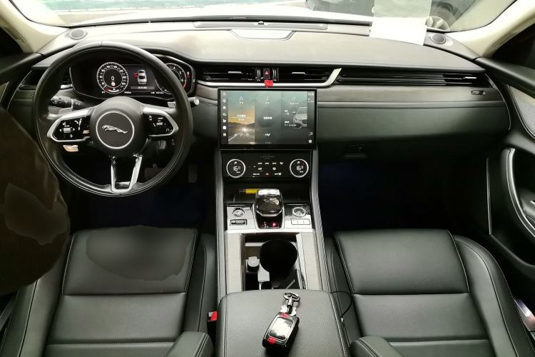 Used Jaguar XFL 2023 XFL 2.0T P200 Two-Wheel-Drive Elite Luxury Edition Center Console