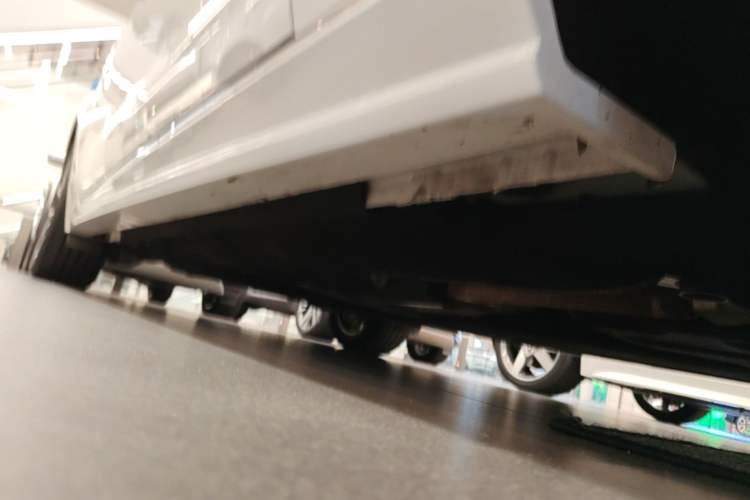 Used Jaguar XFL 2023 XFL 2.0T P250 Two-Wheel-Drive Elite Sport Edition Chassis Front Right