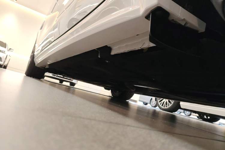 Used Jaguar XFL 2023 XFL 2.0T P250 Two-Wheel-Drive Elite Sport Edition Chassis Rear Left